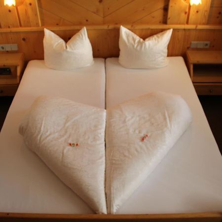 Hotel Garni Apart Elfriede フィス 部屋 写真