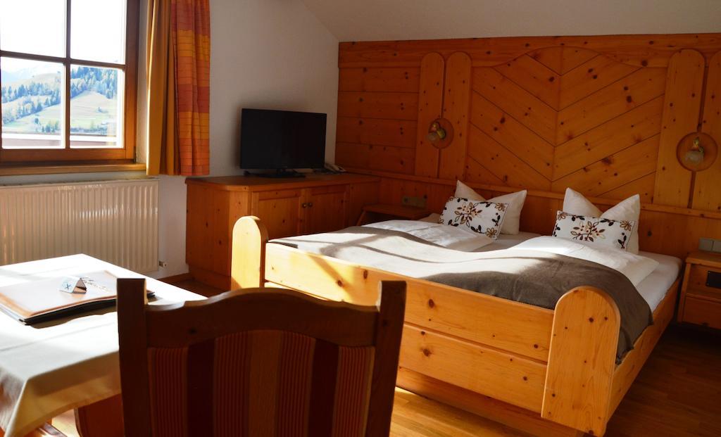 Hotel Garni Apart Elfriede フィス 部屋 写真